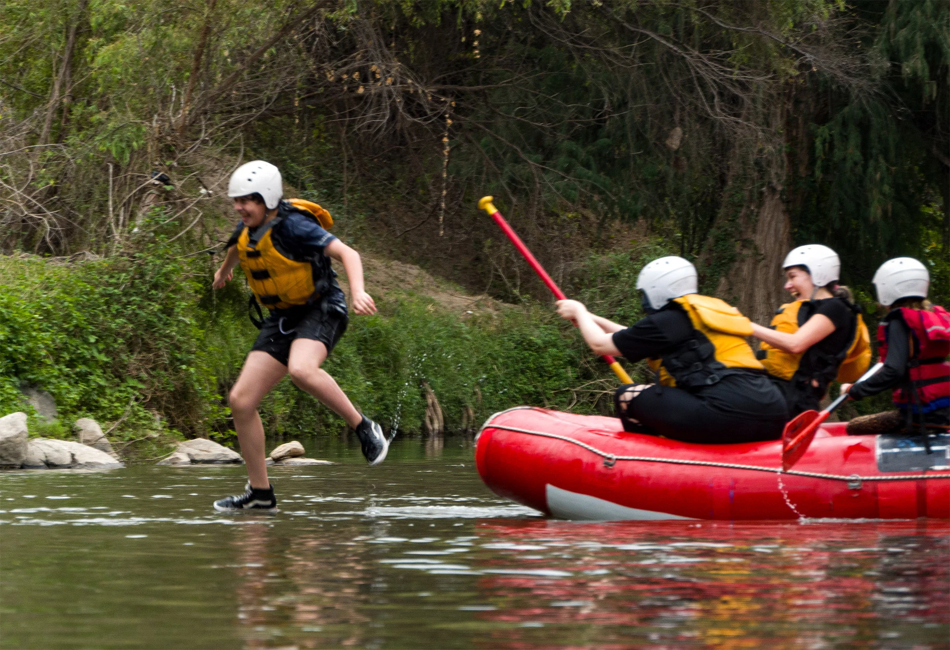 Una familia disfrutando del Rafting Familiar en el río Aamcuzac con Ríos Mexicanos