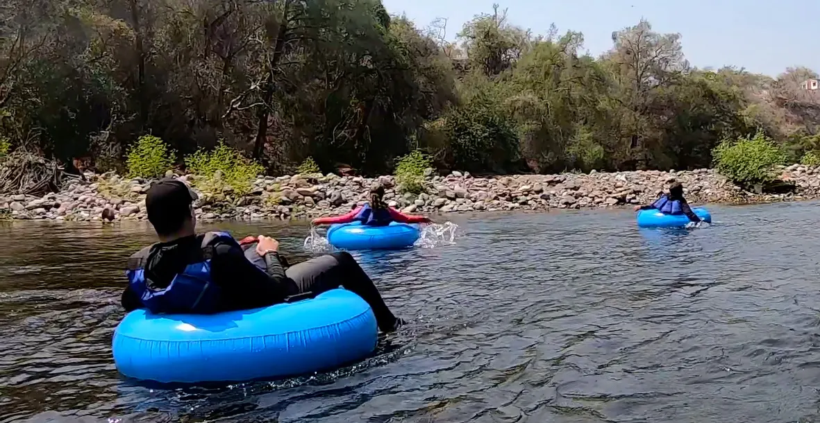 Balsa practicando rafting con Ríos Mexicanos