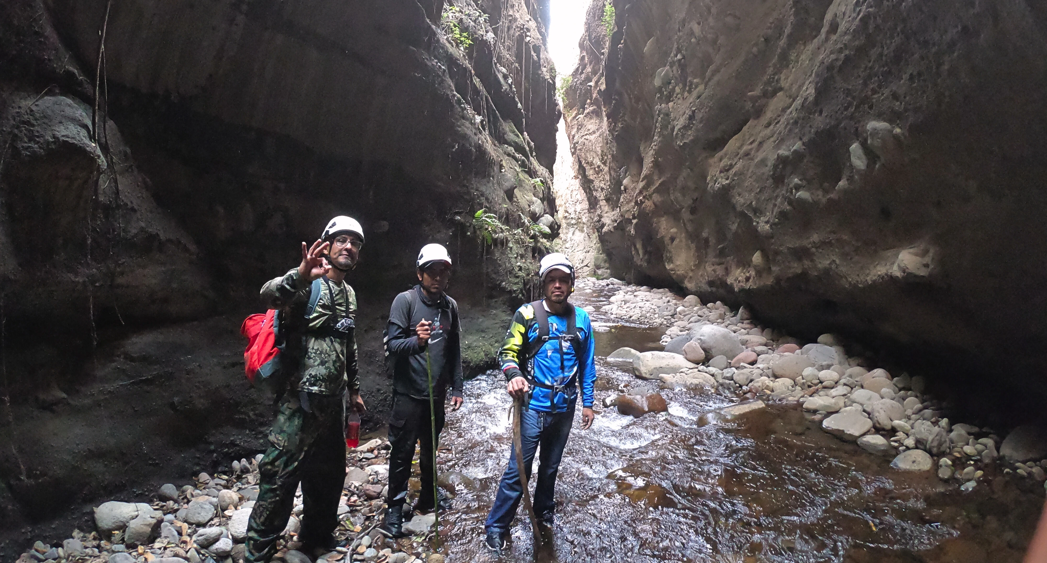Grupo remando rápidos en Rafting Amacuzac