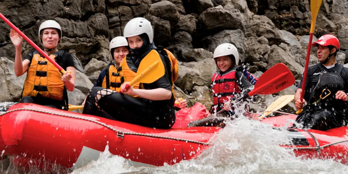 Disfrutando de los rápidos del río Amacuzac con Rafting en Morelos